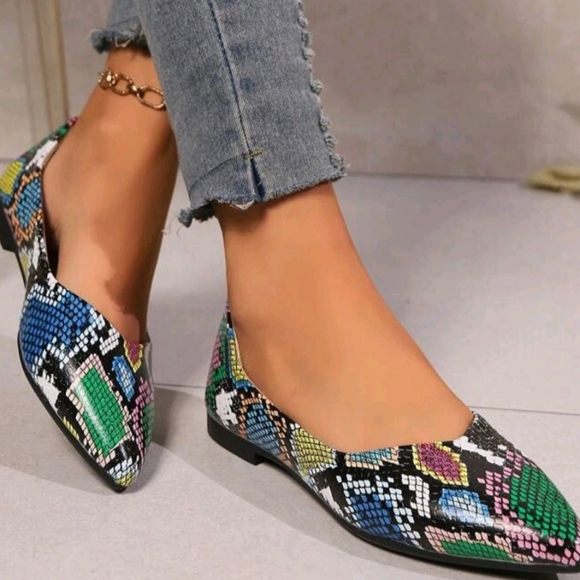 NEW‼️4 ITEMS-Multicolor reptile print bundle w/belt, shoes, tote and crossbody. - Picture 6 of 10